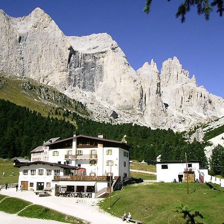 Rifugio Gardeccia Hutte Hotel Поца ди Фаса Екстериор снимка