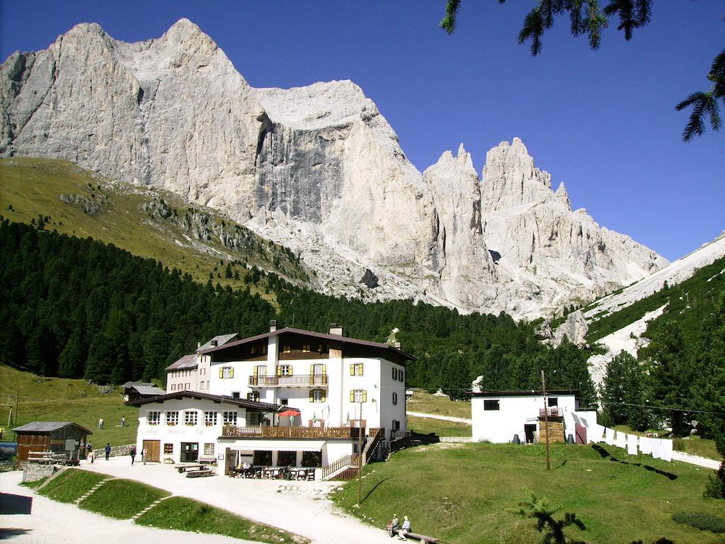 Rifugio Gardeccia Hutte Hotel Поца ди Фаса Екстериор снимка