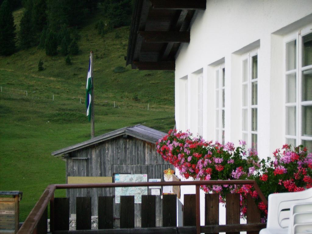 Rifugio Gardeccia Hutte Hotel Поца ди Фаса Екстериор снимка
