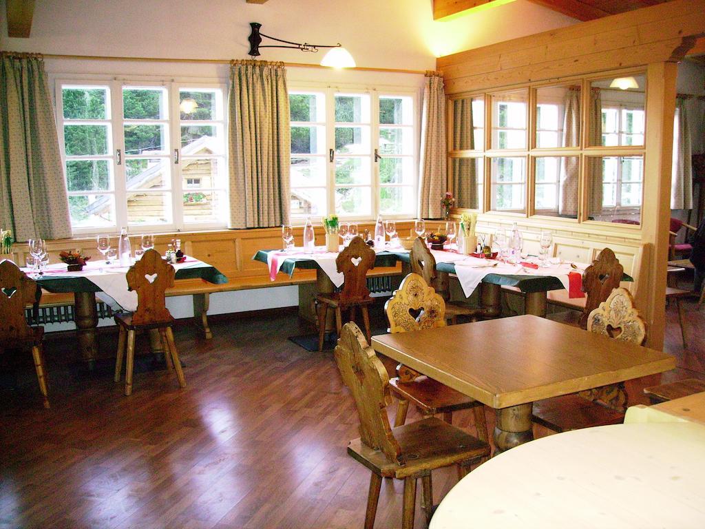 Rifugio Gardeccia Hutte Hotel Поца ди Фаса Екстериор снимка