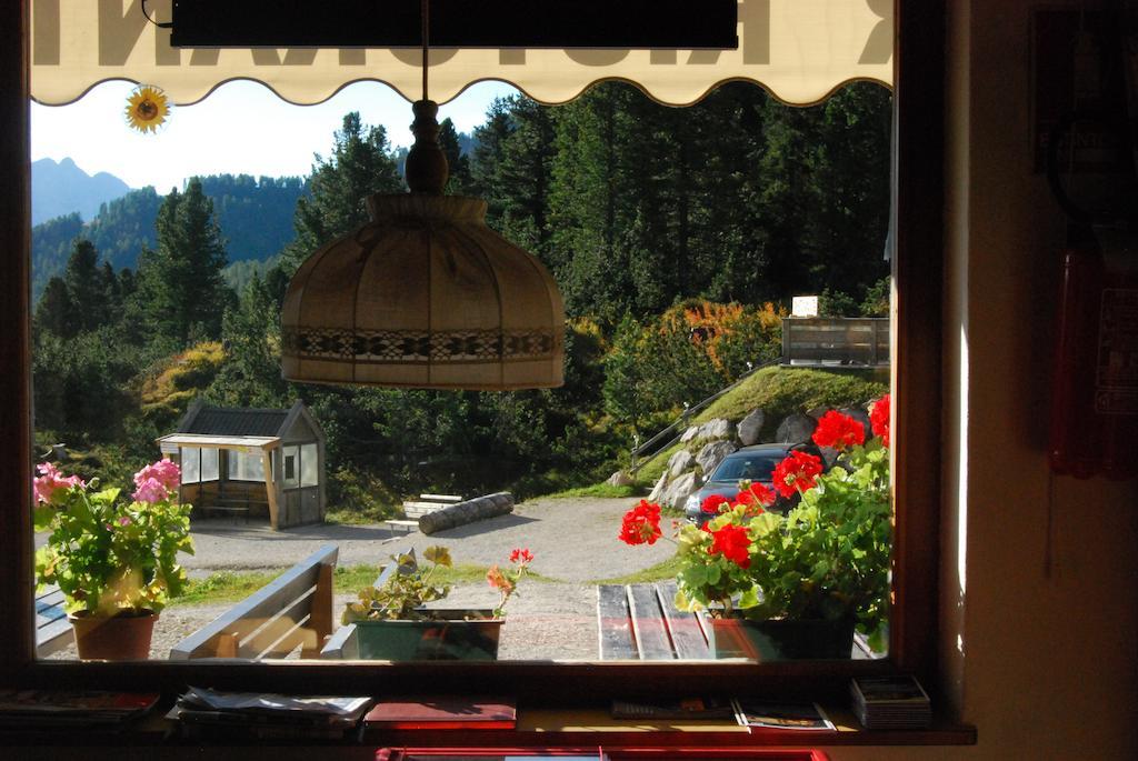 Rifugio Gardeccia Hutte Hotel Поца ди Фаса Екстериор снимка