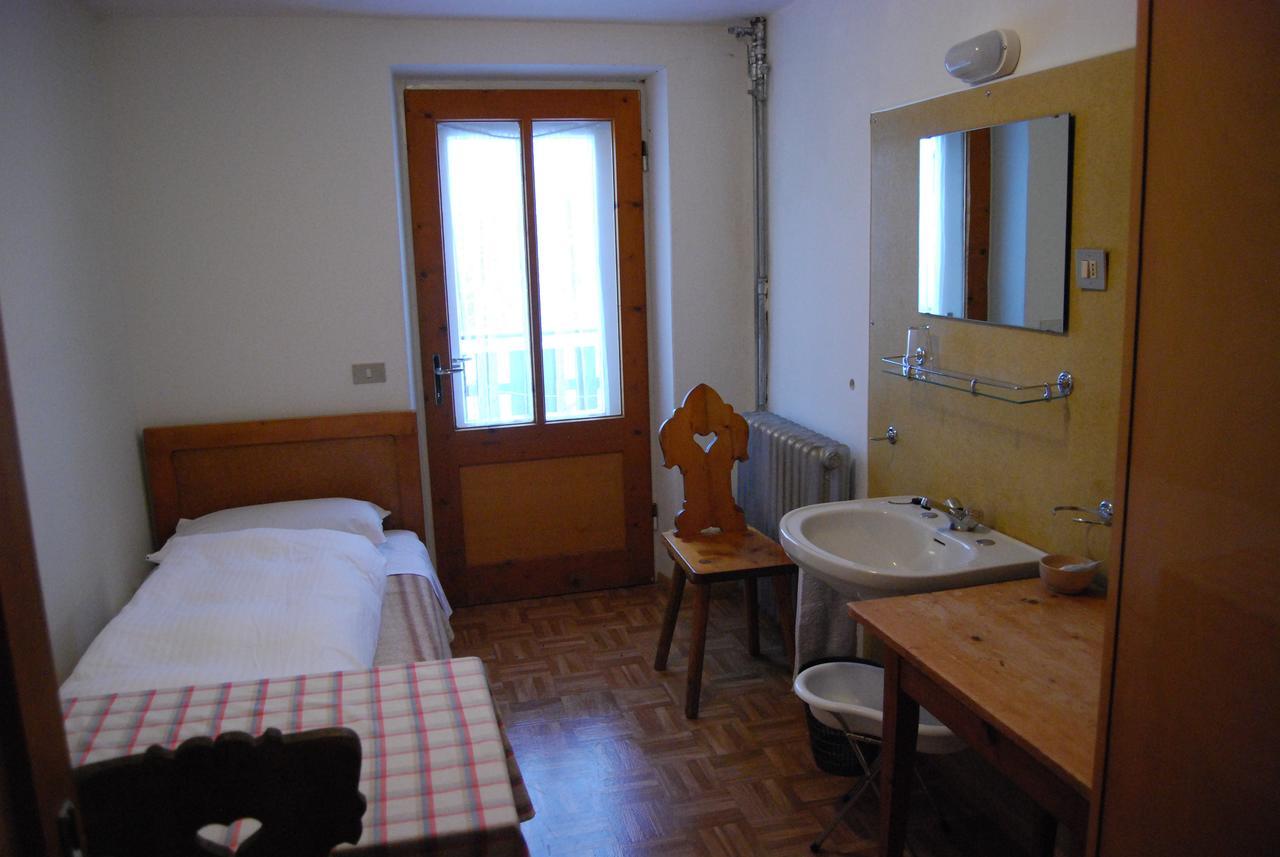 Rifugio Gardeccia Hutte Hotel Поца ди Фаса Стая снимка